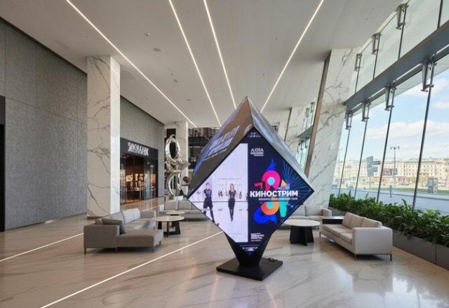 Видеокуб для трансляции логотипа компании 