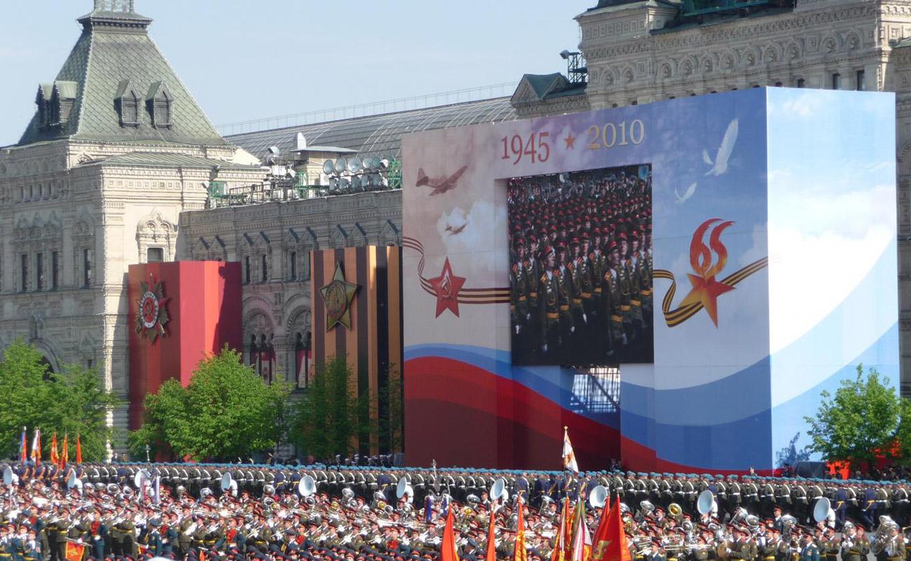 концертный светодиодный экран на международном военно-музыкальном фестивале 'Спасская Башня' на красной площади в Москве